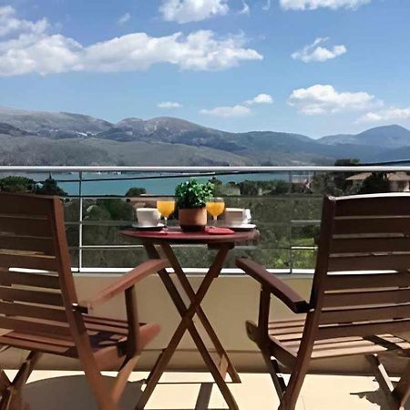 Appartamento Vista Di Mare Lixouri Esterno foto