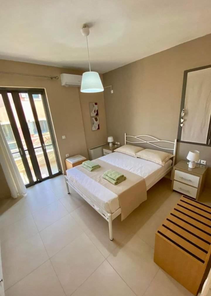 Appartamento Vista Di Mare Lixouri Esterno foto